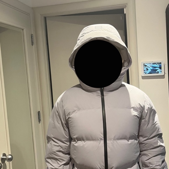 Aritzia waterproof Superpuff - Picture 6 of 9